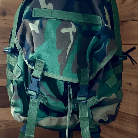 Vintage Camouflage Backpack Military Style Camo Rucksack Adjustable Straps GUC - Picture 9 of 11